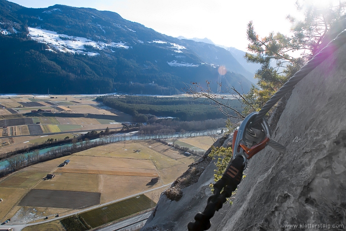 20100221163544.jpg - Blick übers Oberinntal, den Silzer Wald ...