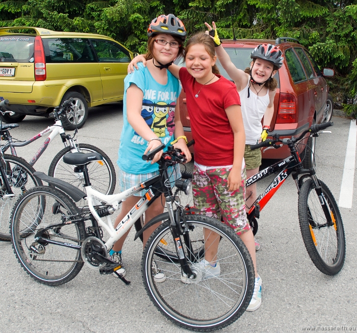 20100610084843.jpg - Alle Kinder halten jetzt ihren Fahrradführerschein in Händen!