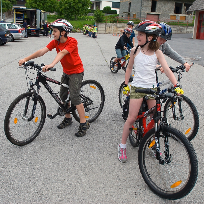 20100610085334.jpg - Alle Kinder halten jetzt ihren Fahrradführerschein in Händen!