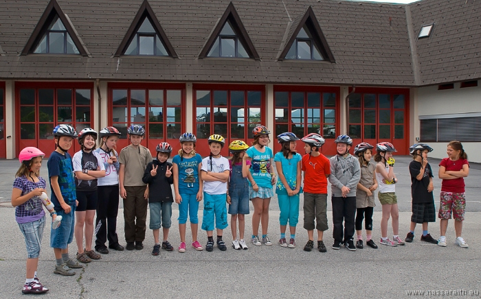 20100610090257.jpg - Alle Kinder halten jetzt ihren Fahrradführerschein in Händen!