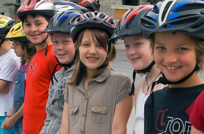 20100610090326.jpg - Alle Kinder halten jetzt ihren Fahrradführerschein in Händen!