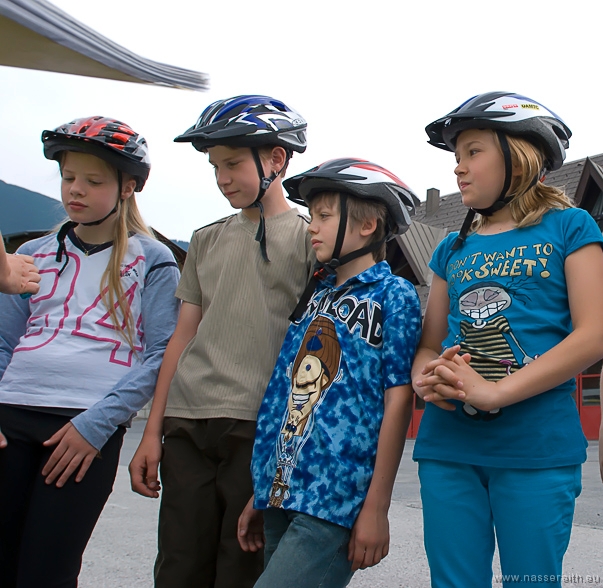 20100610090900.jpg - Alle Kinder halten jetzt ihren Fahrradführerschein in Händen!