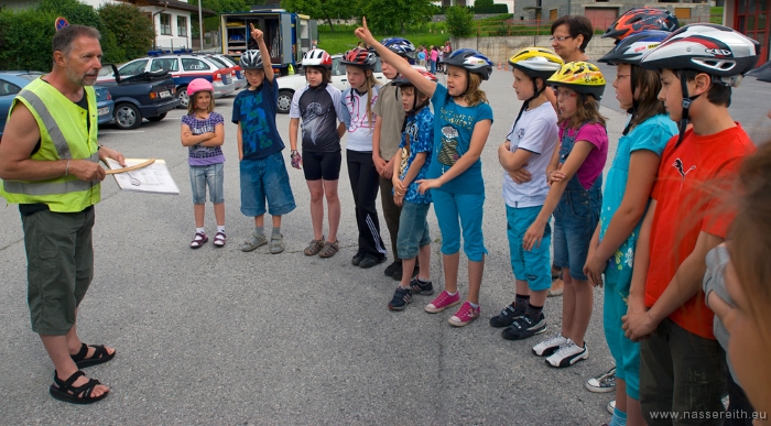 20100610091018.jpg - Alle Kinder halten jetzt ihren Fahrradführerschein in Händen!