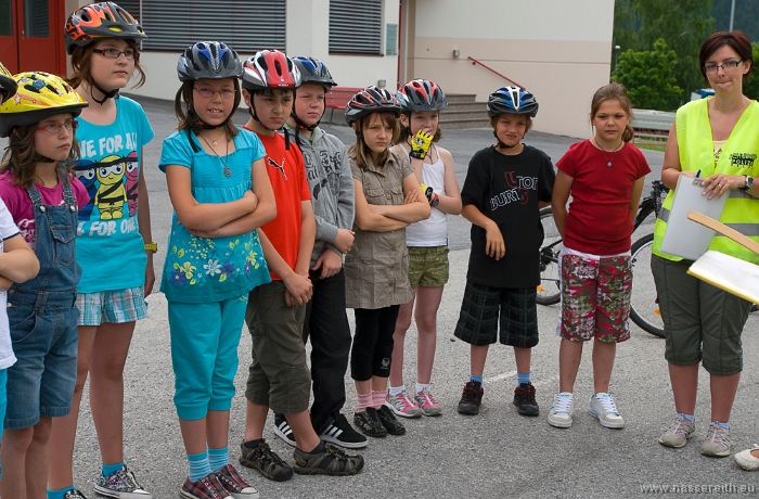 20100610091238.jpg - Alle Kinder halten jetzt ihren Fahrradführerschein in Händen!