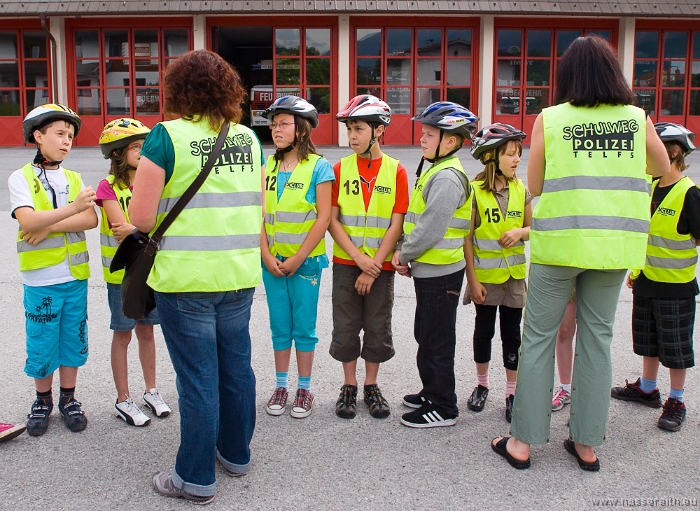 20100610091744.jpg - Alle Kinder halten jetzt ihren Fahrradführerschein in Händen!