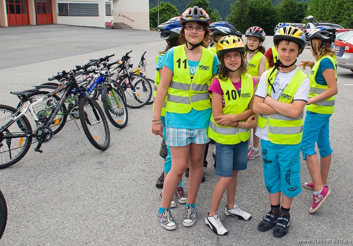 20100610092300.jpg - Alle Kinder halten jetzt ihren Fahrradführerschein in Händen!