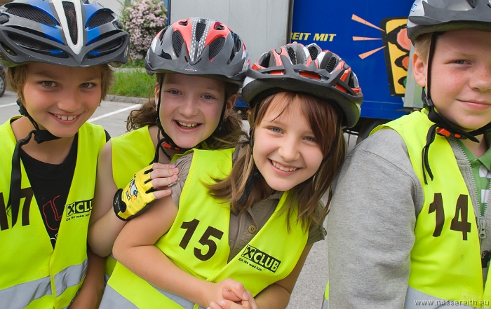 20100610092332.jpg - Alle Kinder halten jetzt ihren Fahrradführerschein in Händen!