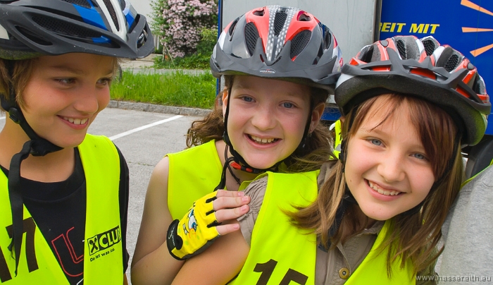 20100610092333.jpg - Alle Kinder halten jetzt ihren Fahrradführerschein in Händen!