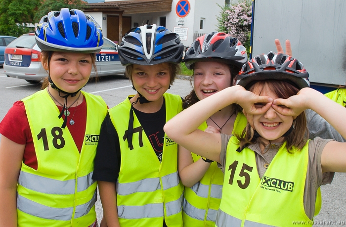 20100610092339.jpg - Alle Kinder halten jetzt ihren Fahrradführerschein in Händen!