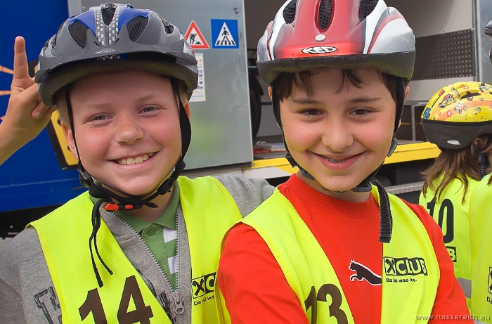 20100610092348.jpg - Alle Kinder halten jetzt ihren Fahrradführerschein in Händen!