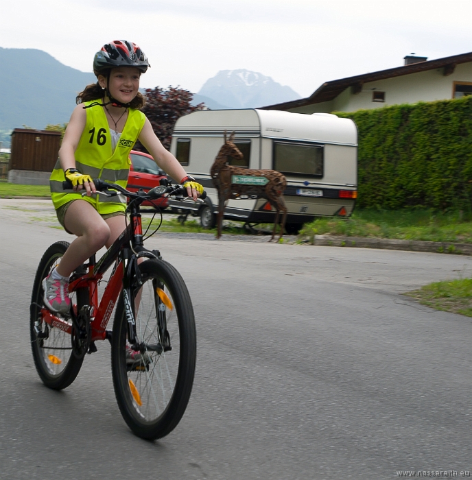 20100610093220.jpg - Alle Kinder halten jetzt ihren Fahrradführerschein in Händen!