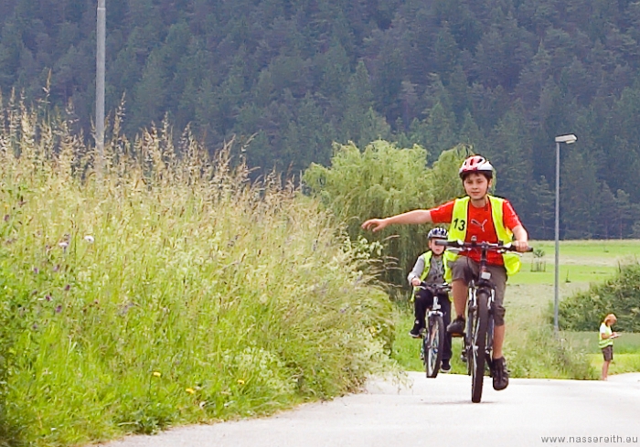 20100610093312.jpg - Alle Kinder halten jetzt ihren Fahrradführerschein in Händen!