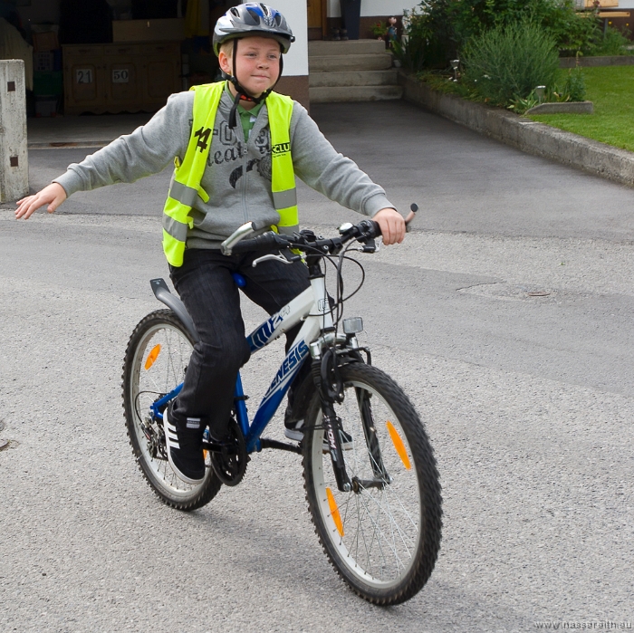 20100610093327.jpg - Alle Kinder halten jetzt ihren Fahrradführerschein in Händen!