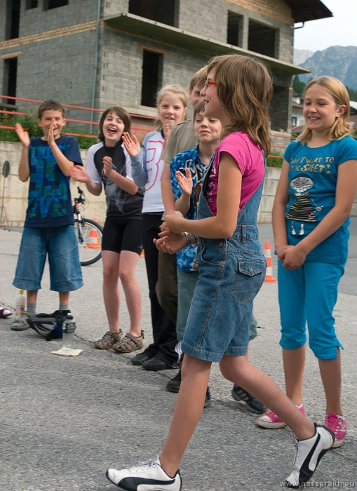 20100610094611.jpg - Alle Kinder halten jetzt ihren Fahrradführerschein in Händen!