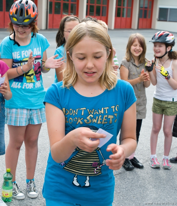 20100610094702.jpg - Alle Kinder halten jetzt ihren Fahrradführerschein in Händen!