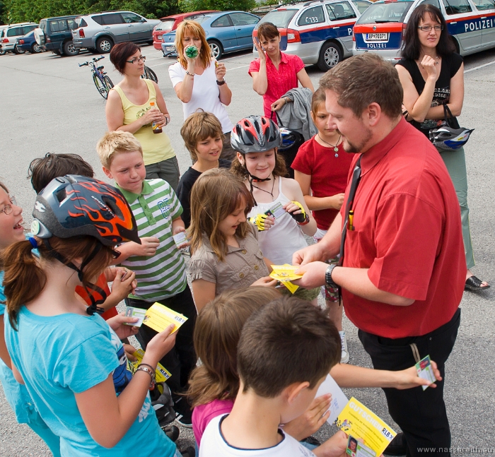 20100610094951.jpg - Alle Kinder halten jetzt ihren Fahrradführerschein in Händen!