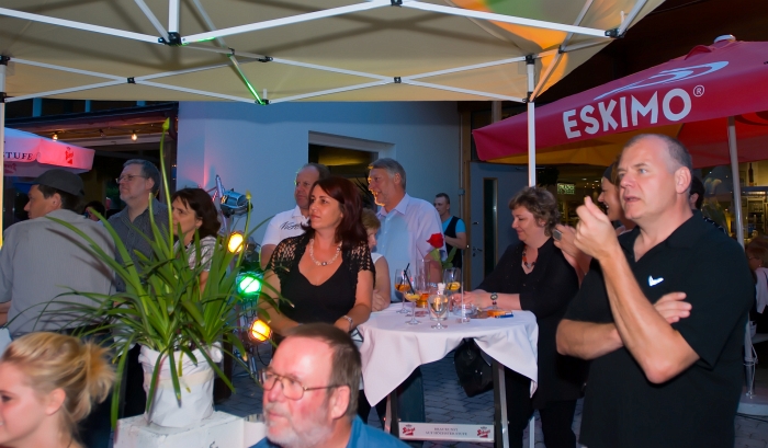 20100703210237.jpg - Rastland Veranstaltung mit black + white dresscode